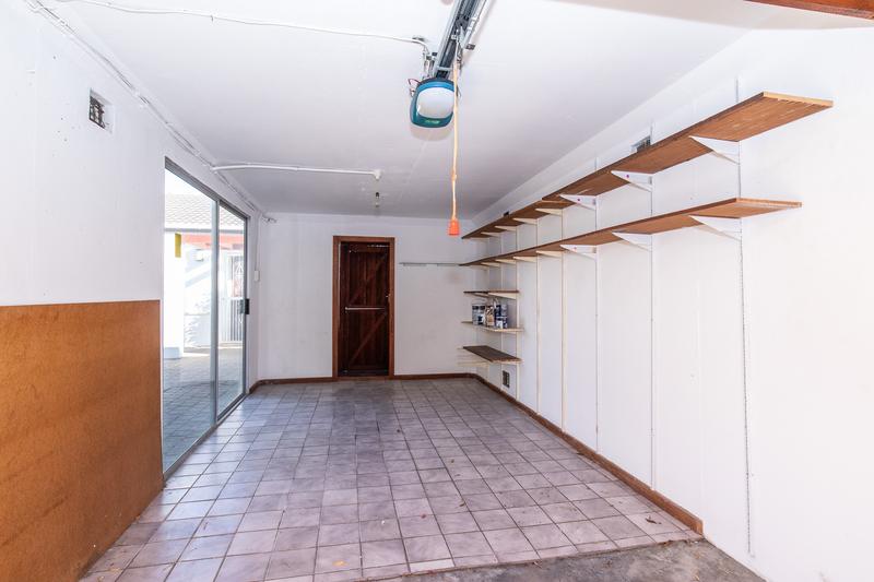 To Let 2 Bedroom Property for Rent in Tokai Western Cape